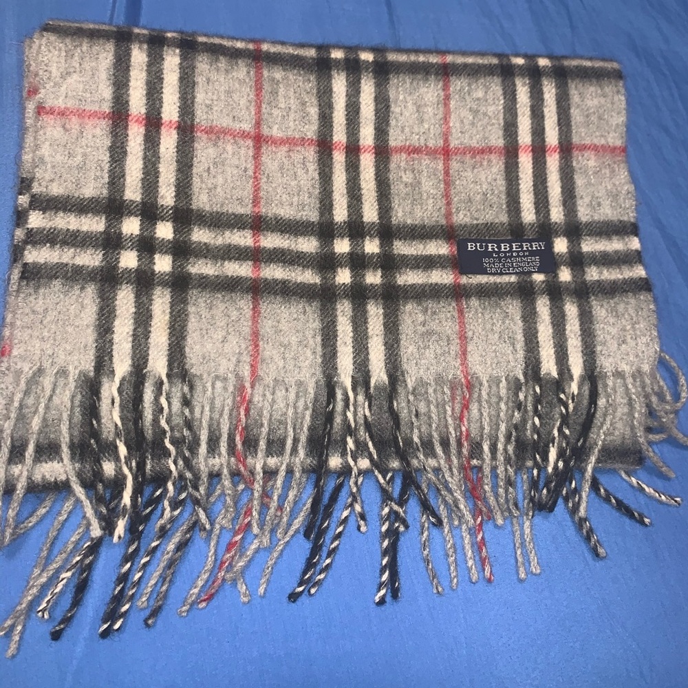 Burberry 💯 Cashmere Scarf